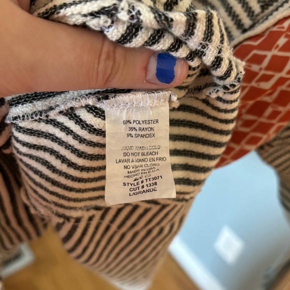 Mixed pattern 3/4 length sleeve  boat neck top - Picture 4 of 6